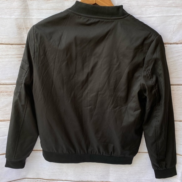 NEW 🖤 BOMBER JACKET in black with tags and gold zipper details LARGE NWT - Picture 4 of 6